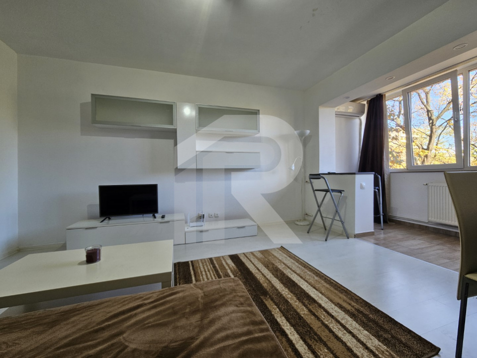 LUCREȚIU PĂTRAȘCANU – COSTIN GEORGIAN, GARSONIERĂ MODERNĂ, ETAJ 3