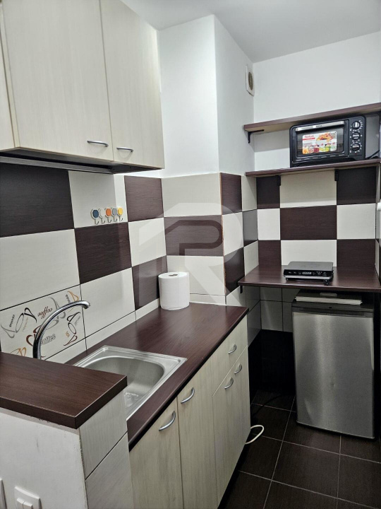 LUCREȚIU PĂTRAȘCANU – COSTIN GEORGIAN, GARSONIERĂ MODERNĂ, ETAJ 3