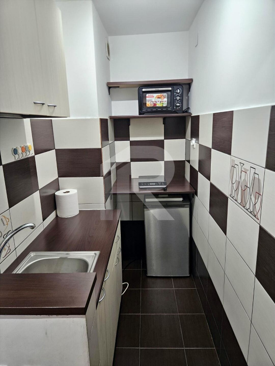 LUCREȚIU PĂTRAȘCANU – COSTIN GEORGIAN, GARSONIERĂ MODERNĂ, ETAJ 3