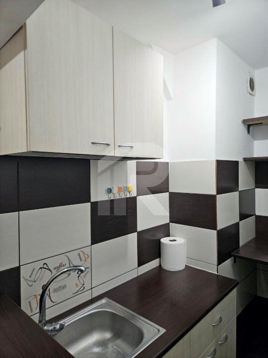 LUCREȚIU PĂTRAȘCANU – COSTIN GEORGIAN, GARSONIERĂ MODERNĂ, ETAJ 3