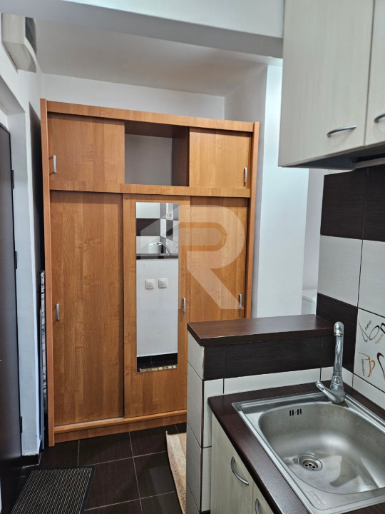 LUCREȚIU PĂTRAȘCANU – COSTIN GEORGIAN, GARSONIERĂ MODERNĂ, ETAJ 3