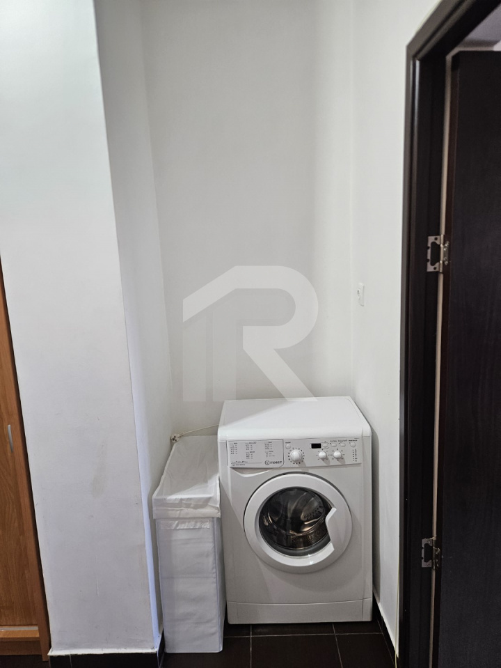 LUCREȚIU PĂTRAȘCANU – COSTIN GEORGIAN, GARSONIERĂ MODERNĂ, ETAJ 3