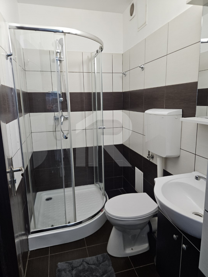 LUCREȚIU PĂTRAȘCANU – COSTIN GEORGIAN, GARSONIERĂ MODERNĂ, ETAJ 3