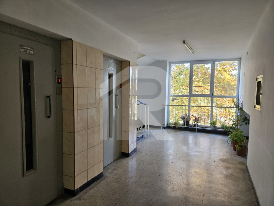 LUCREȚIU PĂTRAȘCANU – COSTIN GEORGIAN, GARSONIERĂ MODERNĂ, ETAJ 3