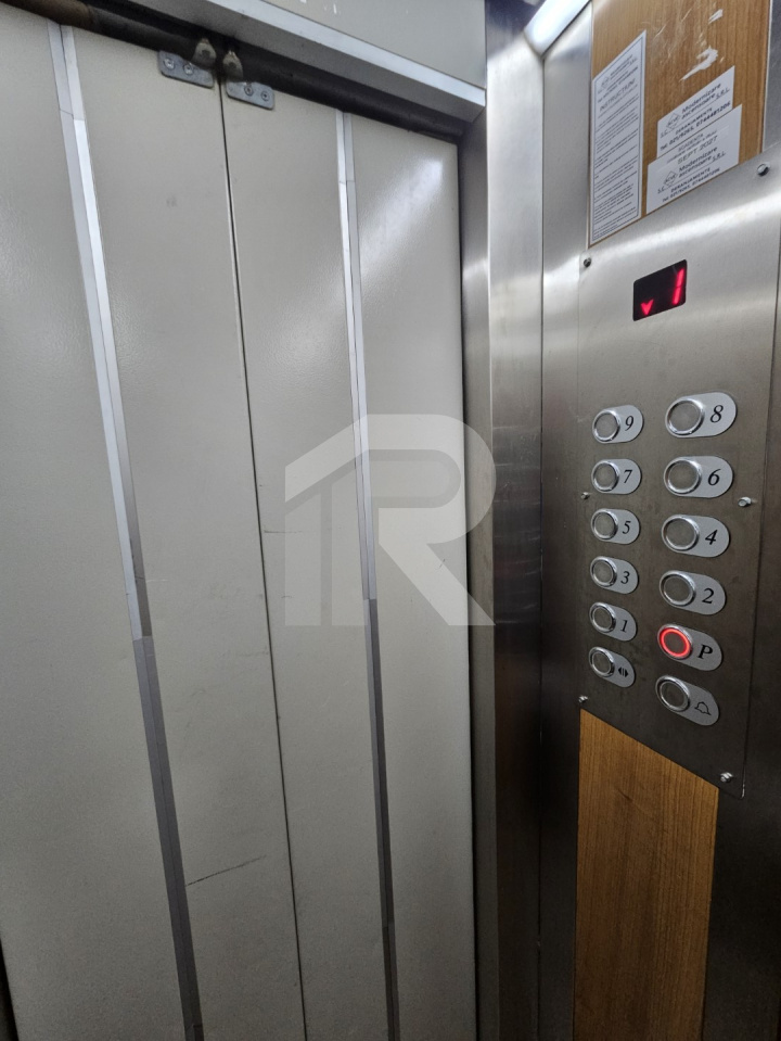 LUCREȚIU PĂTRAȘCANU – COSTIN GEORGIAN, GARSONIERĂ MODERNĂ, ETAJ 3