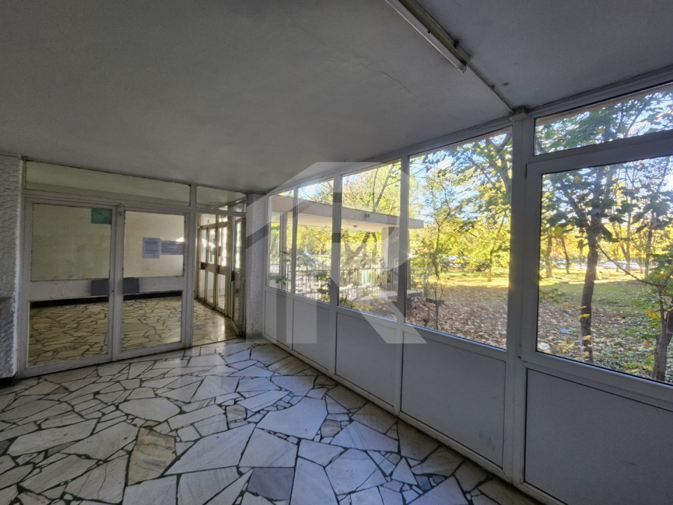 LUCREȚIU PĂTRAȘCANU – COSTIN GEORGIAN, GARSONIERĂ MODERNĂ, ETAJ 3