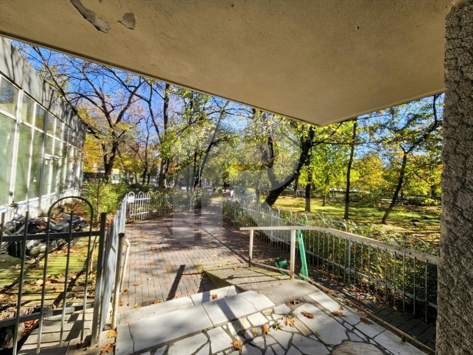 LUCREȚIU PĂTRAȘCANU – COSTIN GEORGIAN, GARSONIERĂ MODERNĂ, ETAJ 3