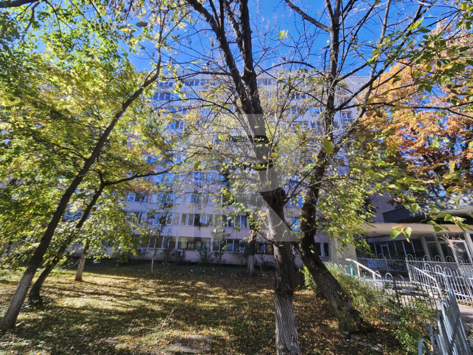 LUCREȚIU PĂTRAȘCANU – COSTIN GEORGIAN, GARSONIERĂ MODERNĂ, ETAJ 3