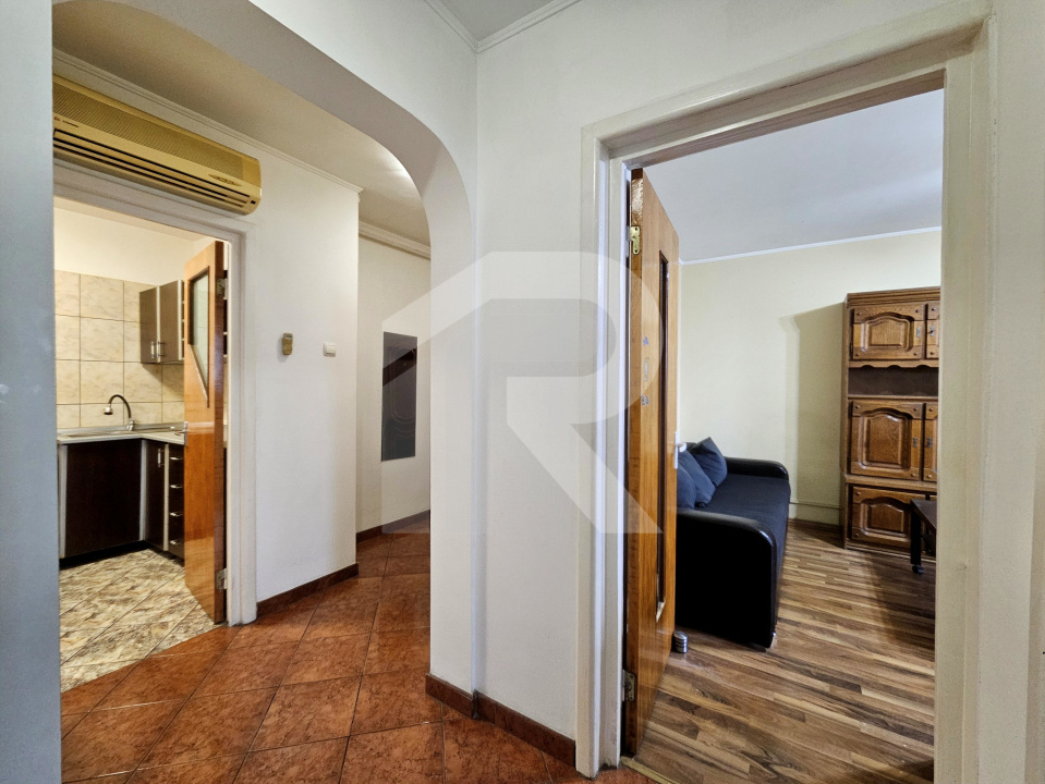 LUICA - PIATA RESITA, 3 CAMERE 73 MP TOTAL, CENTRALA PROPRIE!