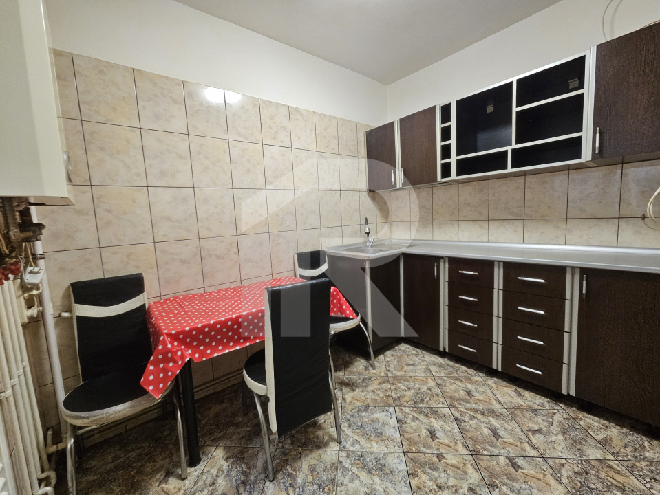 LUICA - PIATA RESITA, 3 CAMERE 73 MP TOTAL, CENTRALA PROPRIE!