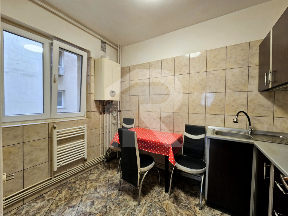 LUICA - PIATA RESITA, 3 CAMERE 73 MP TOTAL, CENTRALA PROPRIE!