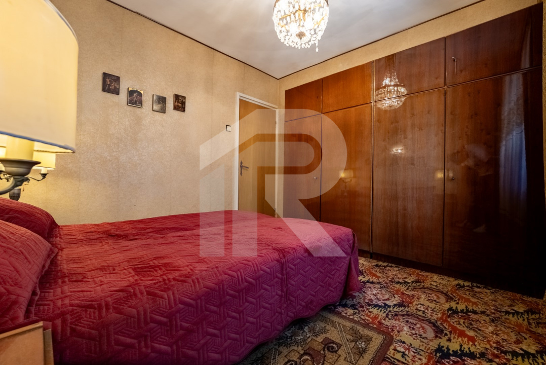 VASILE CONTA 3 CAMERE 75 MP 1982 