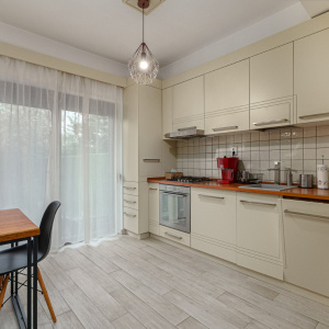 APĂRĂTORII PATRIEI – CASA CU 3 CAMERE, 3 BĂI, CURTE, LOC PARCARE