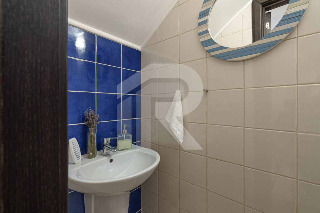 APĂRĂTORII PATRIEI – CASA CU 3 CAMERE, 3 BĂI, CURTE, LOC PARCARE