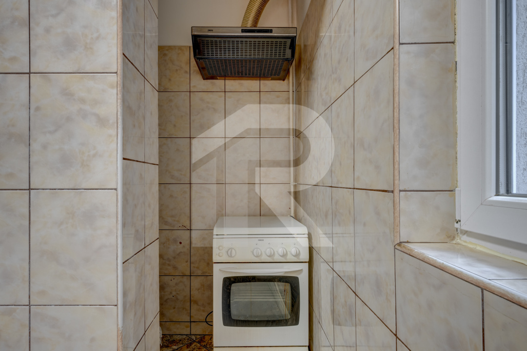 PIAȚA REȘIȚA, 3 CAMERE, 75 MP TOTAL, CENTRALA PROPRIE, LOC PARCARE!