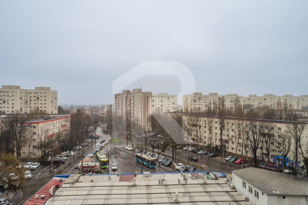 PIAȚA REȘIȚA, 3 CAMERE, 75 MP TOTAL, CENTRALA PROPRIE, LOC PARCARE!